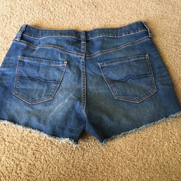Shorts - Picture 2 of 3